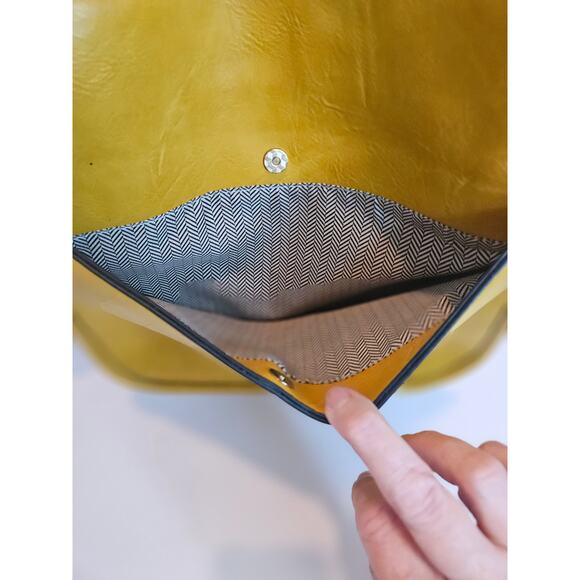 Jen & Co Vegan Leather Crossbody Bag Leopard Guitar Strap Amber Snap pocket - Picture 8 of 8